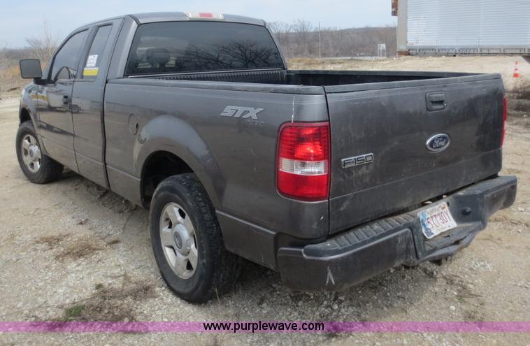 image for item D5814 2004 Ford F150 XLT SuperCab pickup truck