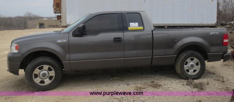 image for item D5814 2004 Ford F150 XLT SuperCab pickup truck