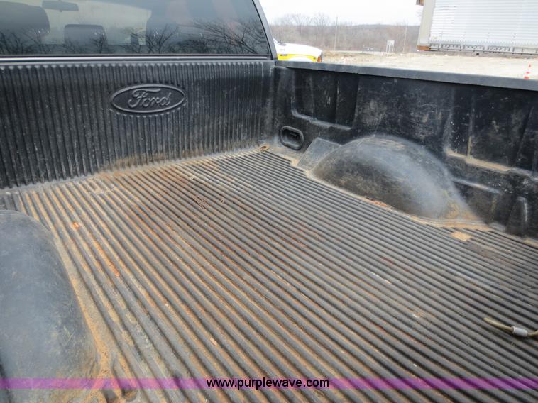 image for item D5814 2004 Ford F150 XLT SuperCab pickup truck