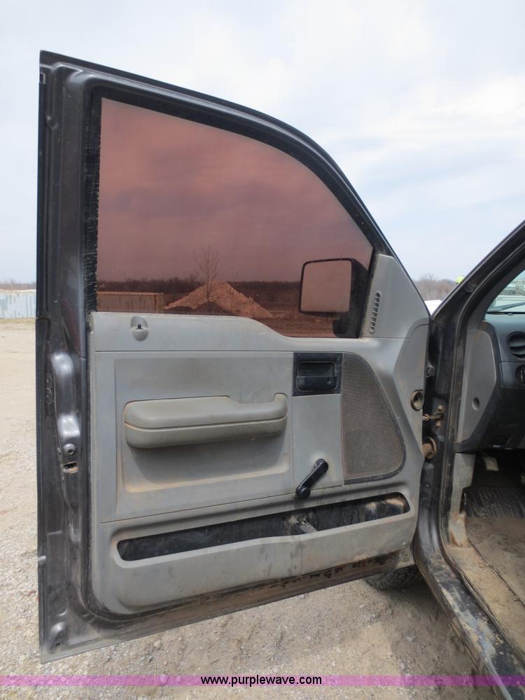 image for item D5814 2004 Ford F150 XLT SuperCab pickup truck