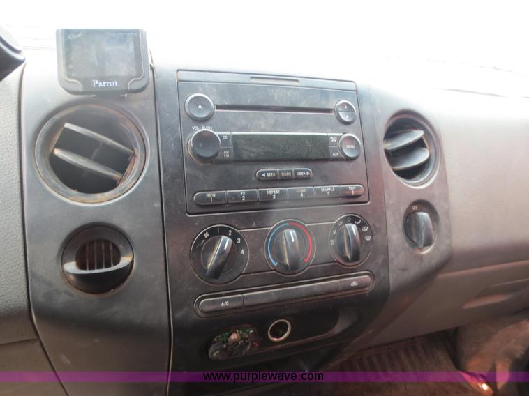 image for item D5814 2004 Ford F150 XLT SuperCab pickup truck