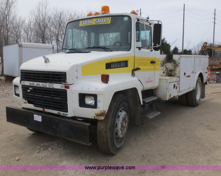 image for item D5815 1995 Mack CS250P service truck