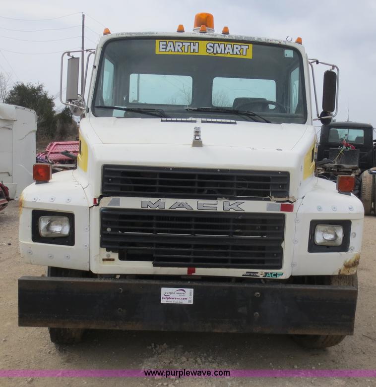 image for item D5815 1995 Mack CS250P service truck