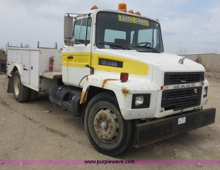 image for item D5815 1995 Mack CS250P service truck
