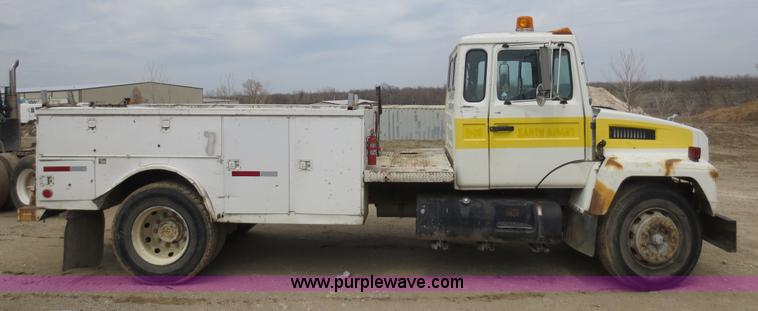 image for item D5815 1995 Mack CS250P service truck