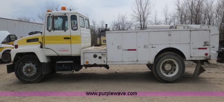 image for item D5815 1995 Mack CS250P service truck