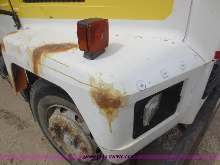 image for item D5815 1995 Mack CS250P service truck