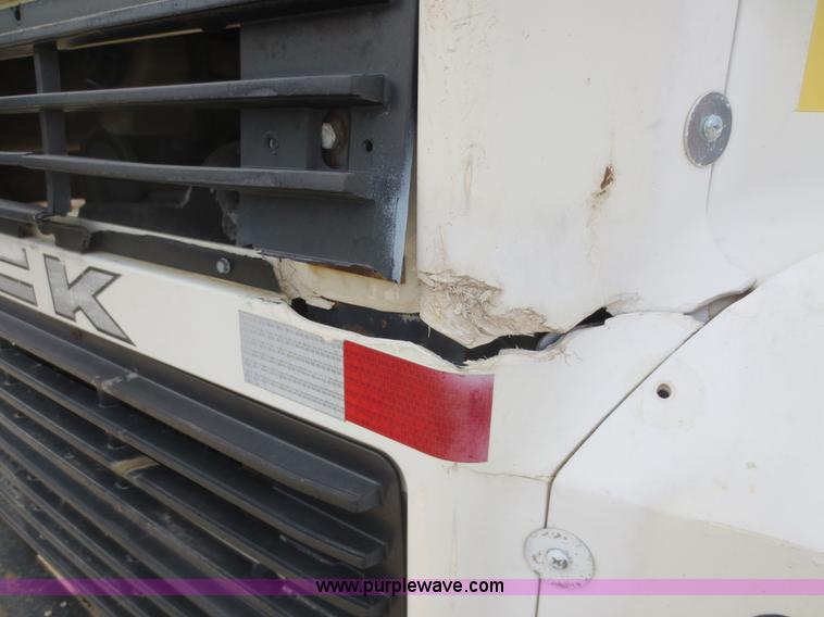 image for item D5815 1995 Mack CS250P service truck