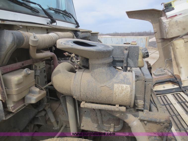 image for item D5815 1995 Mack CS250P service truck