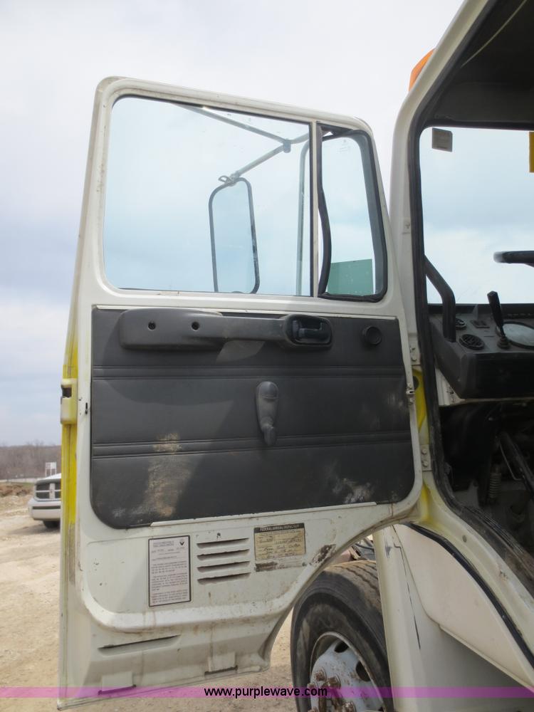 image for item D5815 1995 Mack CS250P service truck