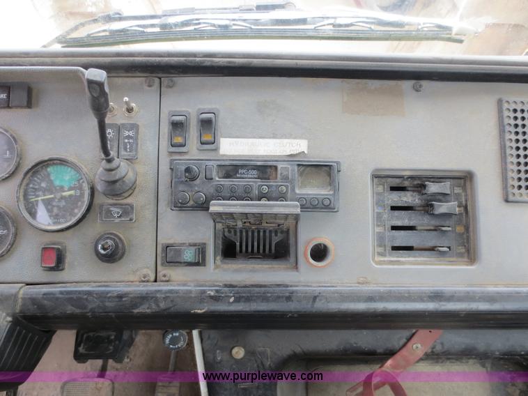 image for item D5815 1995 Mack CS250P service truck