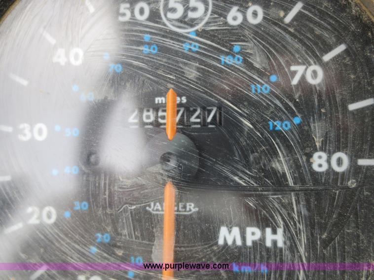 image for item D5815 1995 Mack CS250P service truck