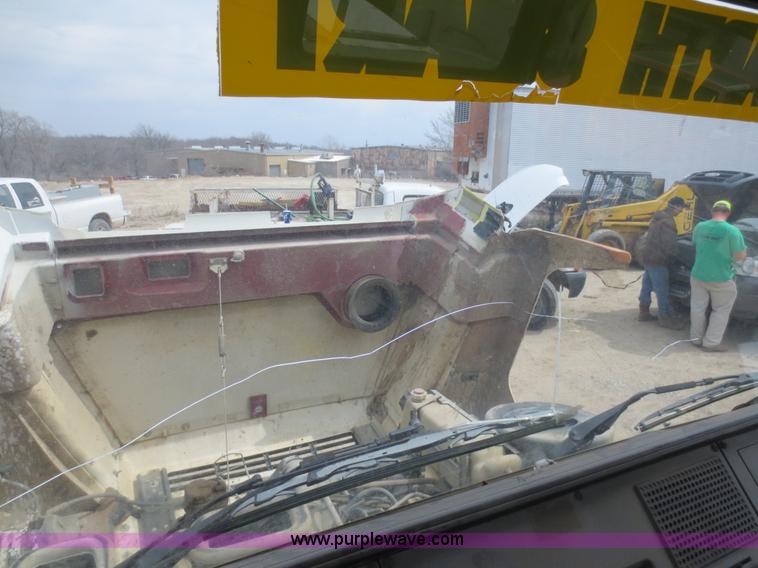 image for item D5815 1995 Mack CS250P service truck