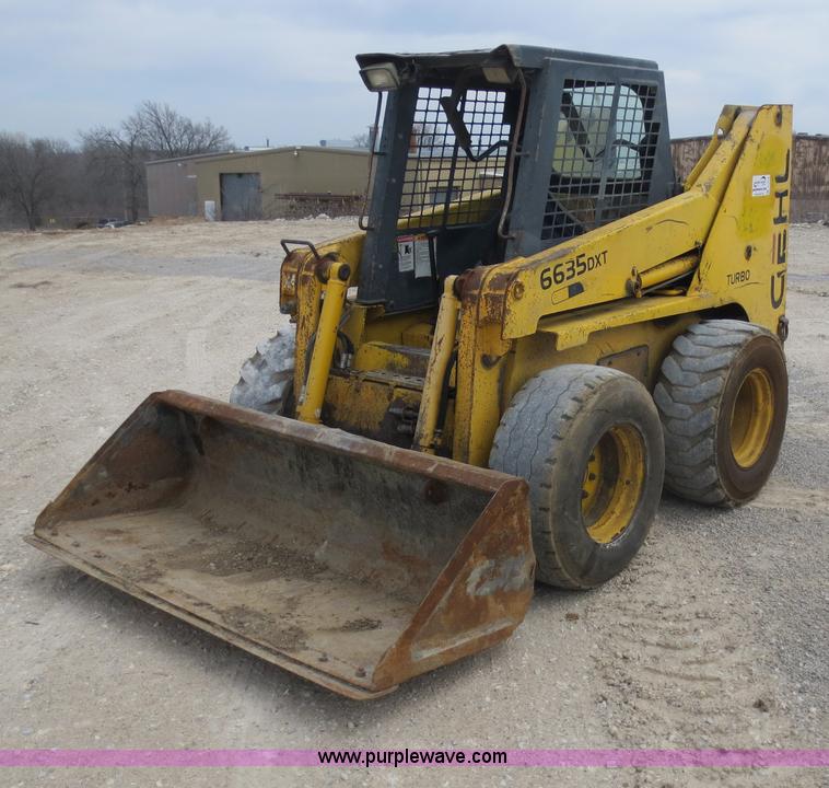 image for item D5816 Gehl 6635 DXT skid steer