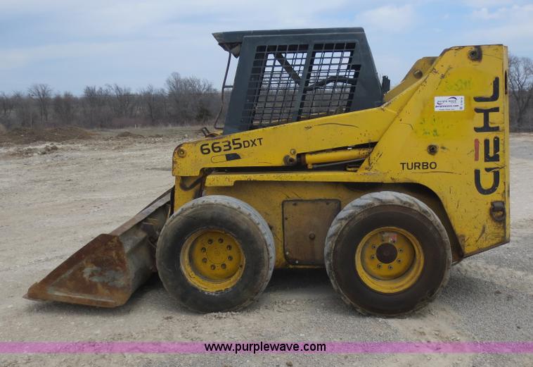 image for item D5816 Gehl 6635 DXT skid steer
