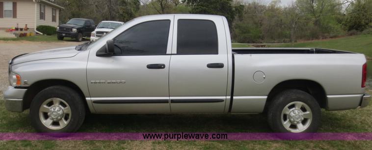 image for item D5821 2005 Dodge Ram 2500 Quad Cab pickup truck