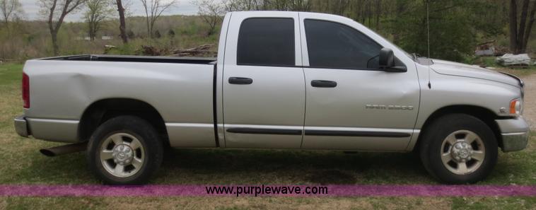 image for item D5821 2005 Dodge Ram 2500 Quad Cab pickup truck
