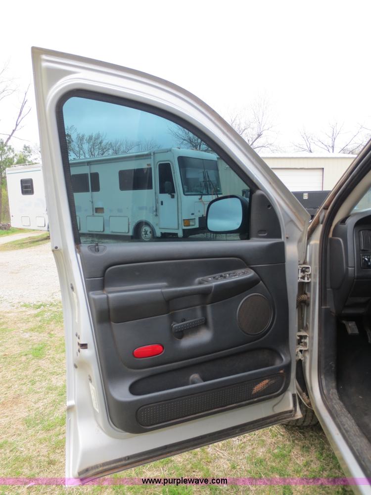 image for item D5821 2005 Dodge Ram 2500 Quad Cab pickup truck