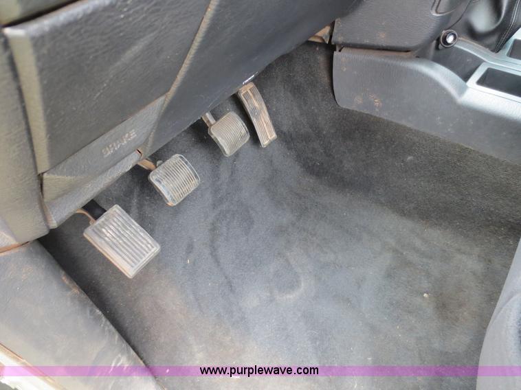 image for item D5821 2005 Dodge Ram 2500 Quad Cab pickup truck