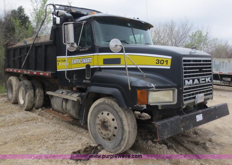 image for item D5823 1998 Mack CH613 dump truck