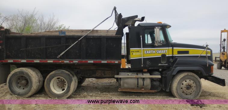 image for item D5823 1998 Mack CH613 dump truck