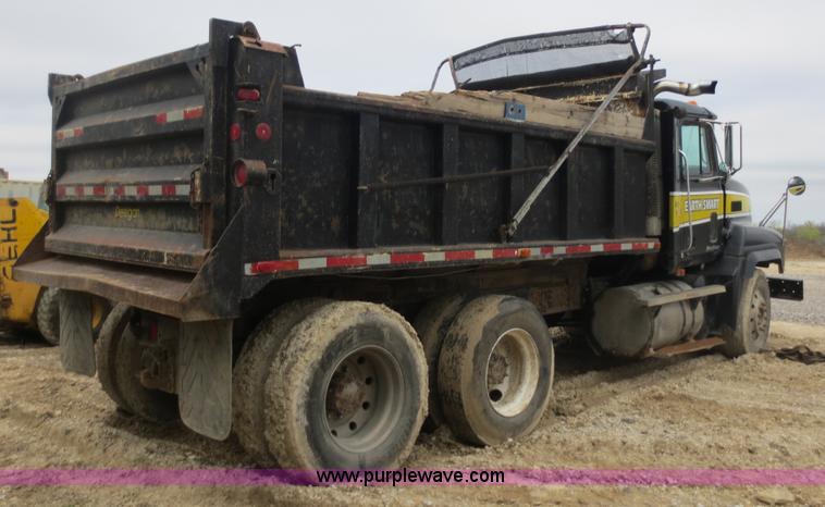 image for item D5823 1998 Mack CH613 dump truck