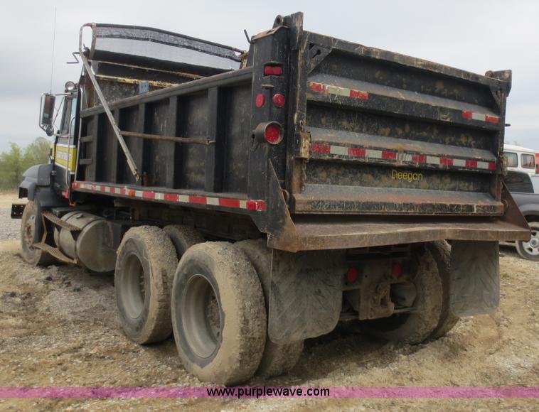 image for item D5823 1998 Mack CH613 dump truck