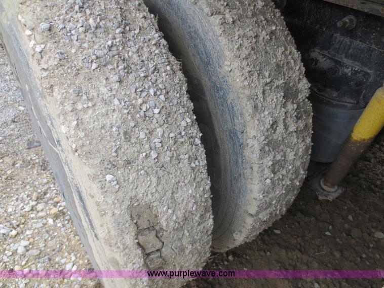 image for item D5823 1998 Mack CH613 dump truck