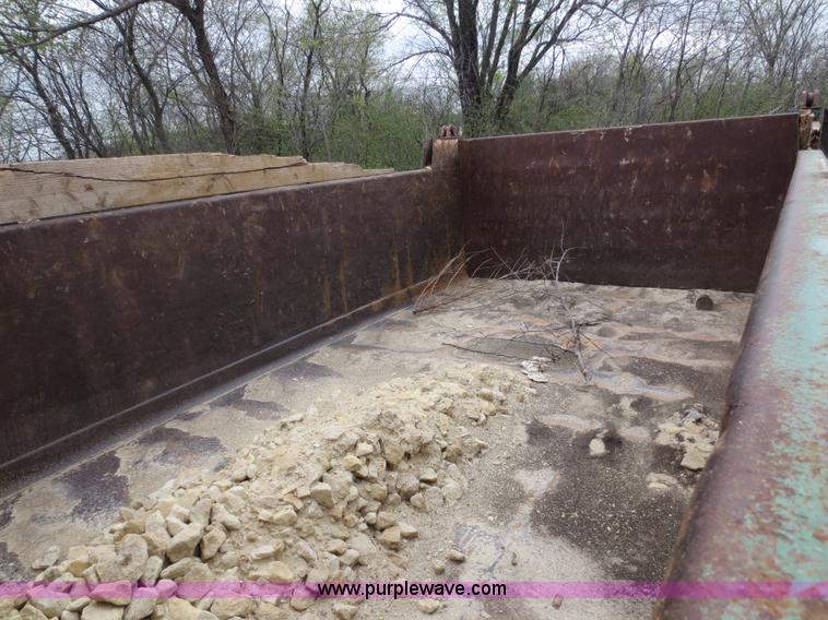 image for item D5823 1998 Mack CH613 dump truck