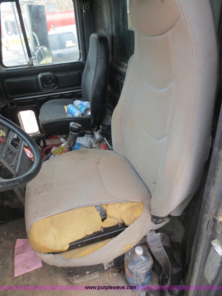 image for item D5823 1998 Mack CH613 dump truck