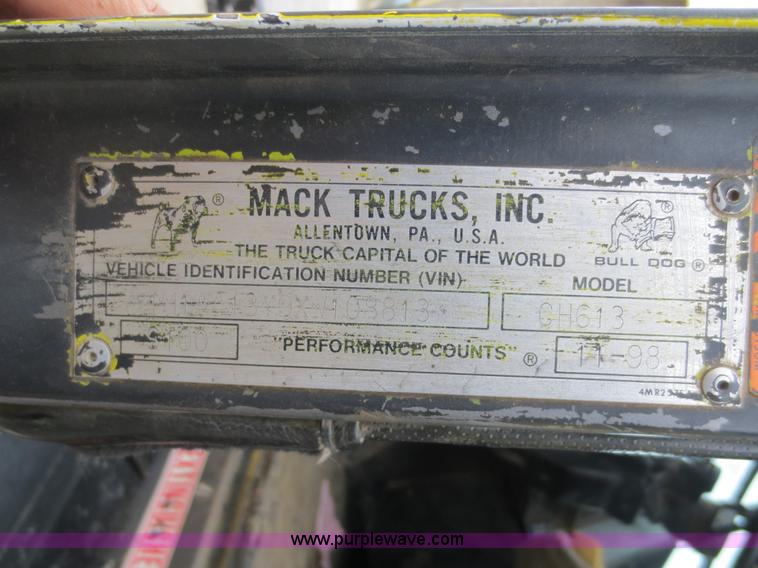 image for item D5823 1998 Mack CH613 dump truck