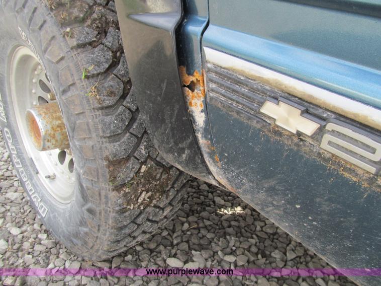 image for item D7311 1990 Chevrolet 2500 pickup truck