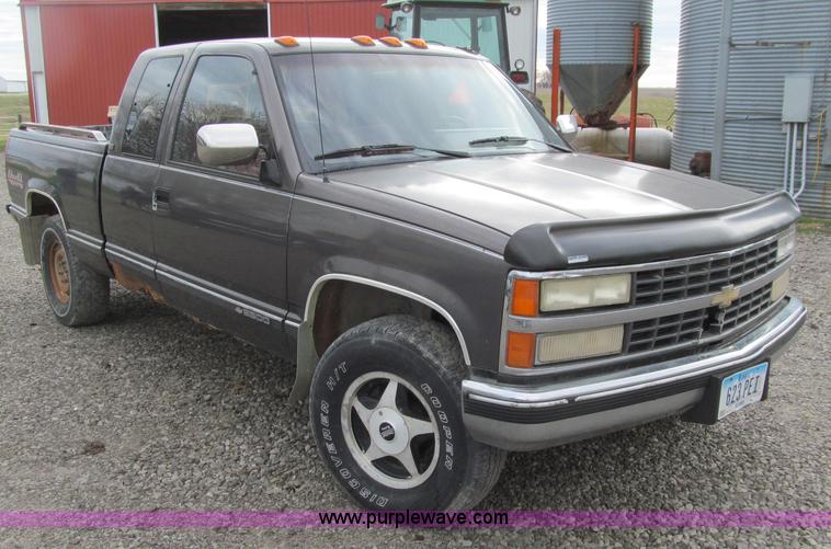 image for item D7312 1991 Chevrolet 2500 Extended Cab pickup truck