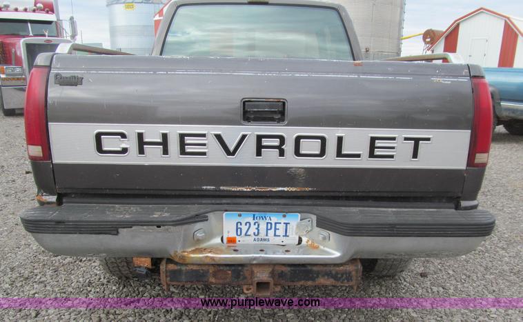 image for item D7312 1991 Chevrolet 2500 Extended Cab pickup truck