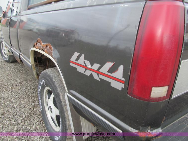 image for item D7312 1991 Chevrolet 2500 Extended Cab pickup truck