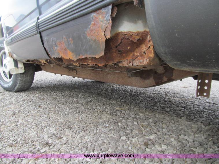 image for item D7312 1991 Chevrolet 2500 Extended Cab pickup truck