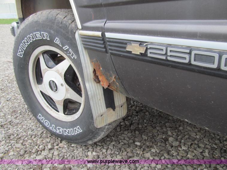 image for item D7312 1991 Chevrolet 2500 Extended Cab pickup truck