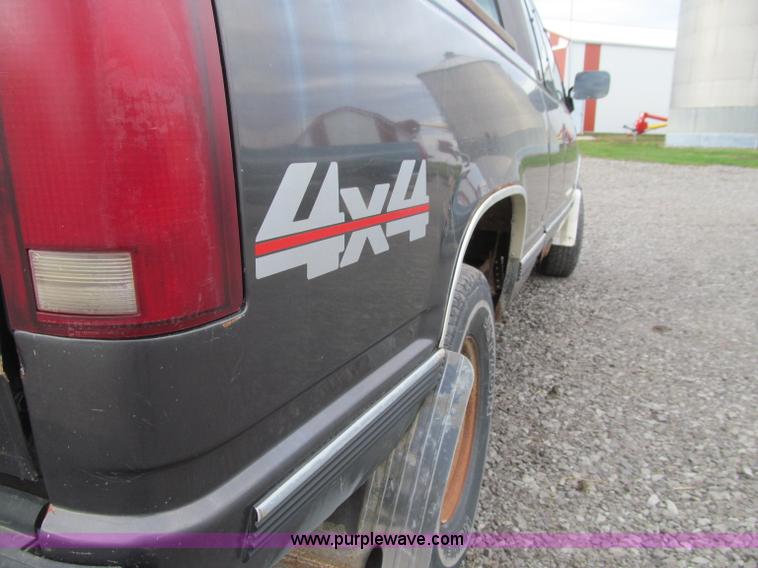 image for item D7312 1991 Chevrolet 2500 Extended Cab pickup truck