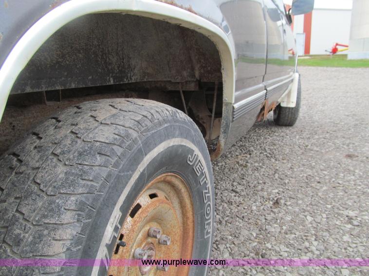 image for item D7312 1991 Chevrolet 2500 Extended Cab pickup truck