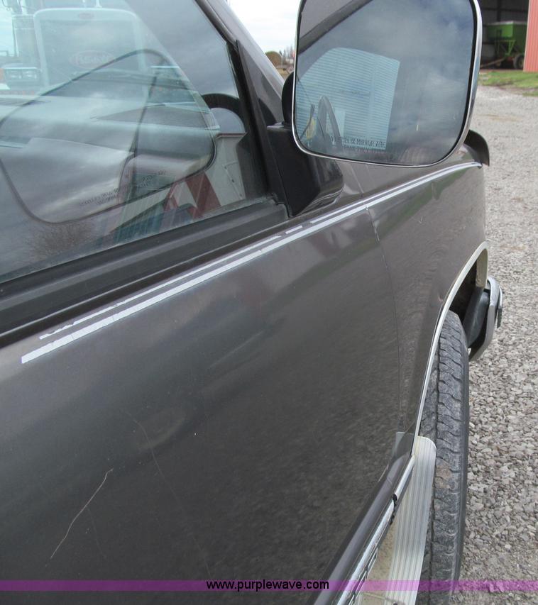 image for item D7312 1991 Chevrolet 2500 Extended Cab pickup truck