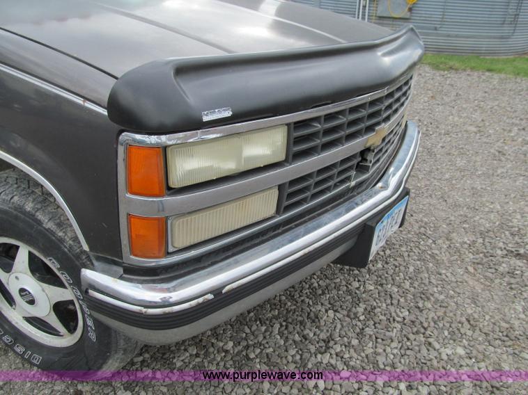 image for item D7312 1991 Chevrolet 2500 Extended Cab pickup truck