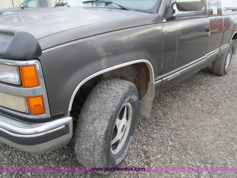 image for item D7312 1991 Chevrolet 2500 Extended Cab pickup truck