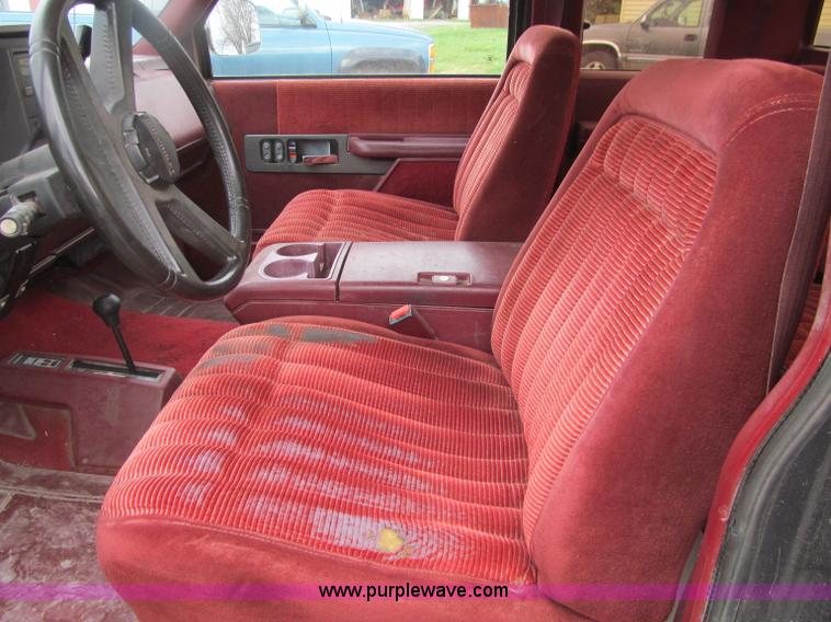 image for item D7312 1991 Chevrolet 2500 Extended Cab pickup truck