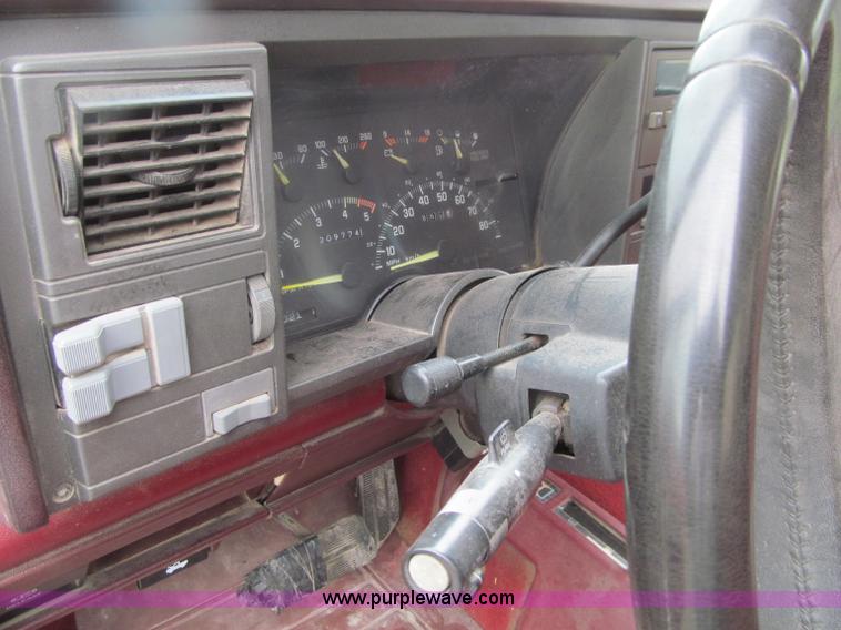 image for item D7312 1991 Chevrolet 2500 Extended Cab pickup truck