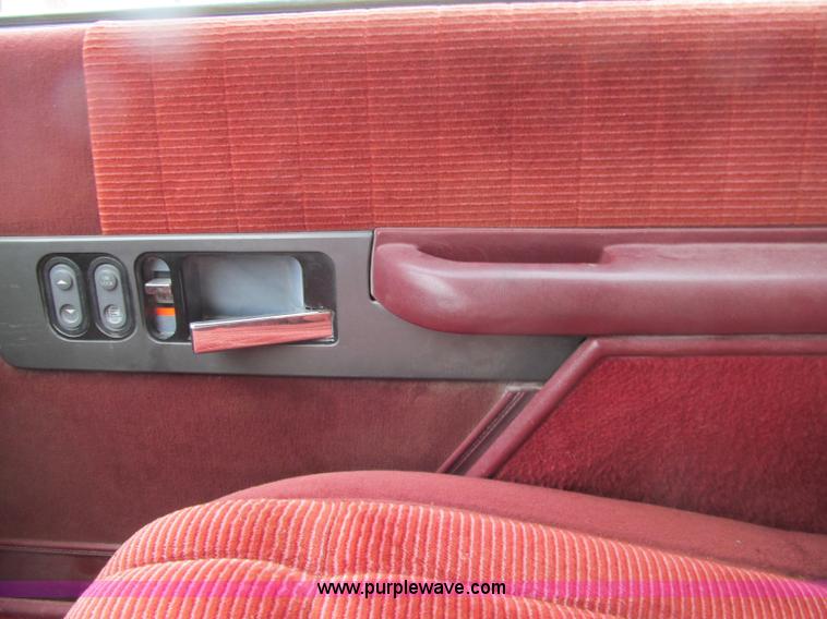 image for item D7312 1991 Chevrolet 2500 Extended Cab pickup truck