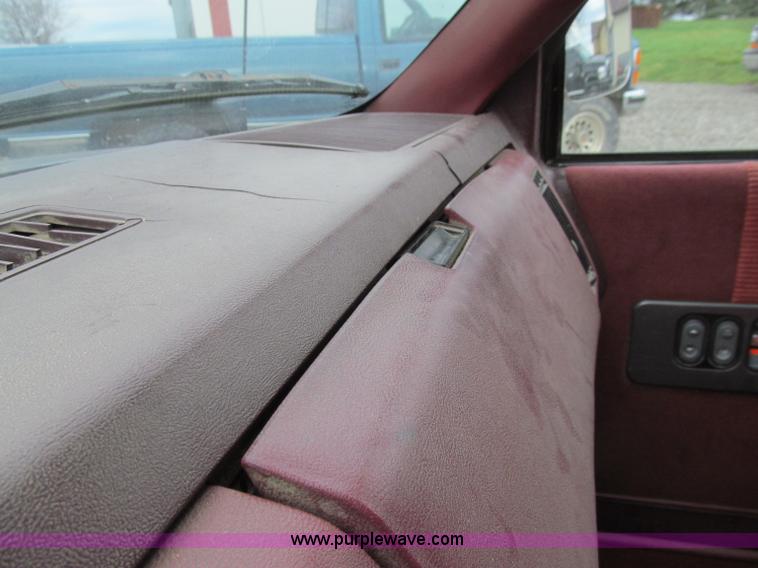 image for item D7312 1991 Chevrolet 2500 Extended Cab pickup truck