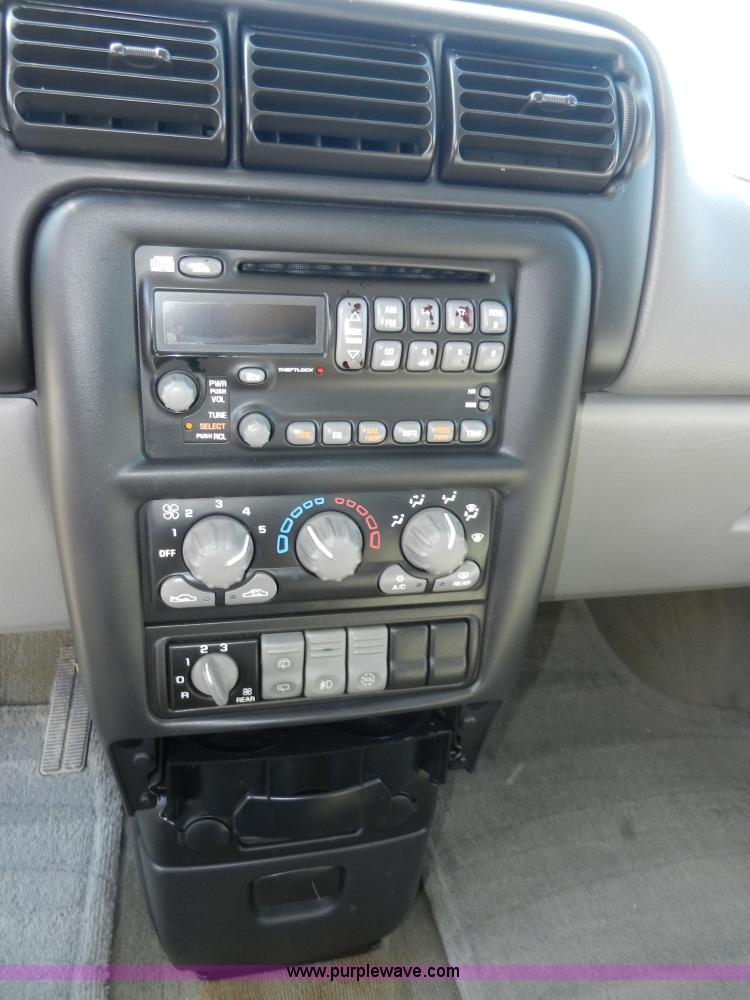 image for item D8006 2001 Pontiac Montana