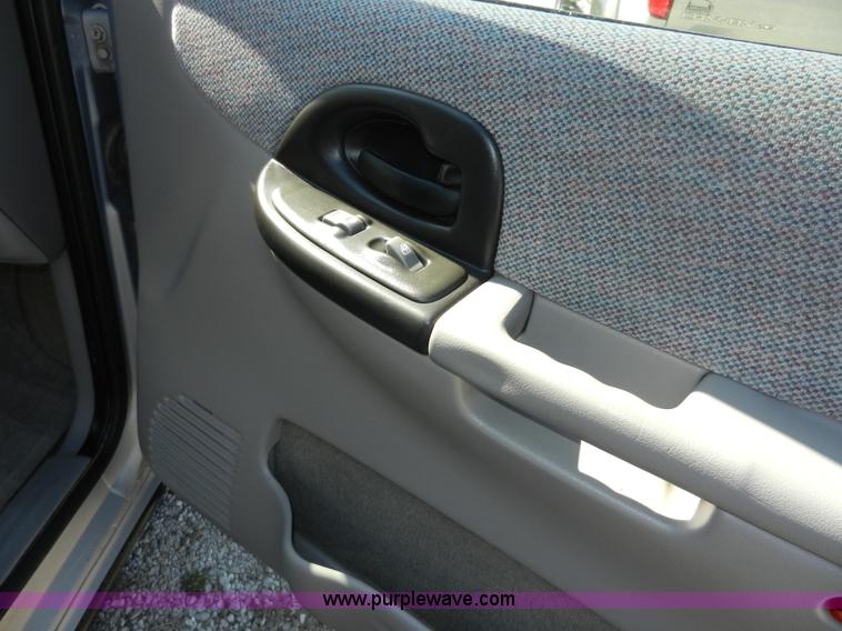 image for item D8006 2001 Pontiac Montana