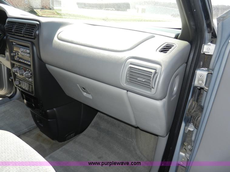image for item D8006 2001 Pontiac Montana