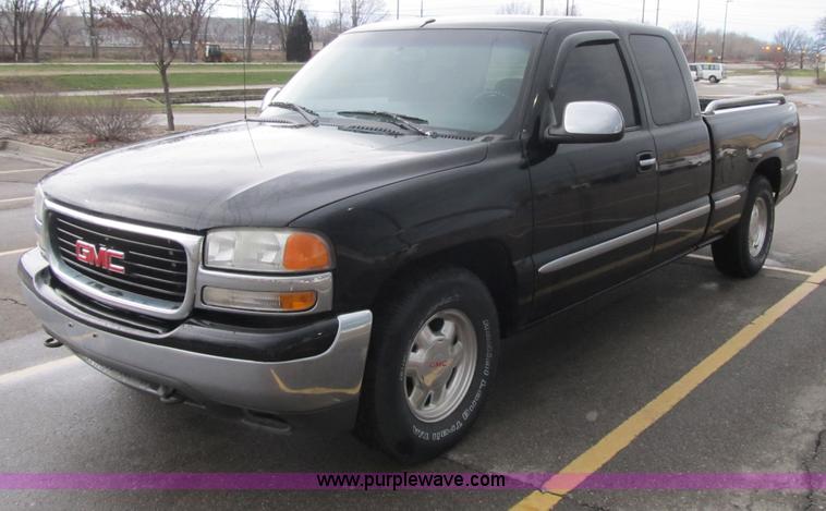 image for item D8175 1999 GMC Sierra 1500 SLE Extended Cab pickup truck